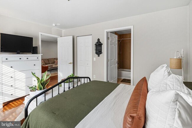 Building Photo - 2 Leverington Ave