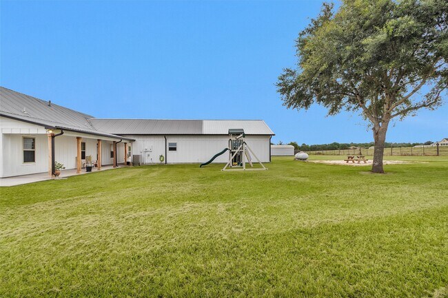 Building Photo - 7581 County Rd 333