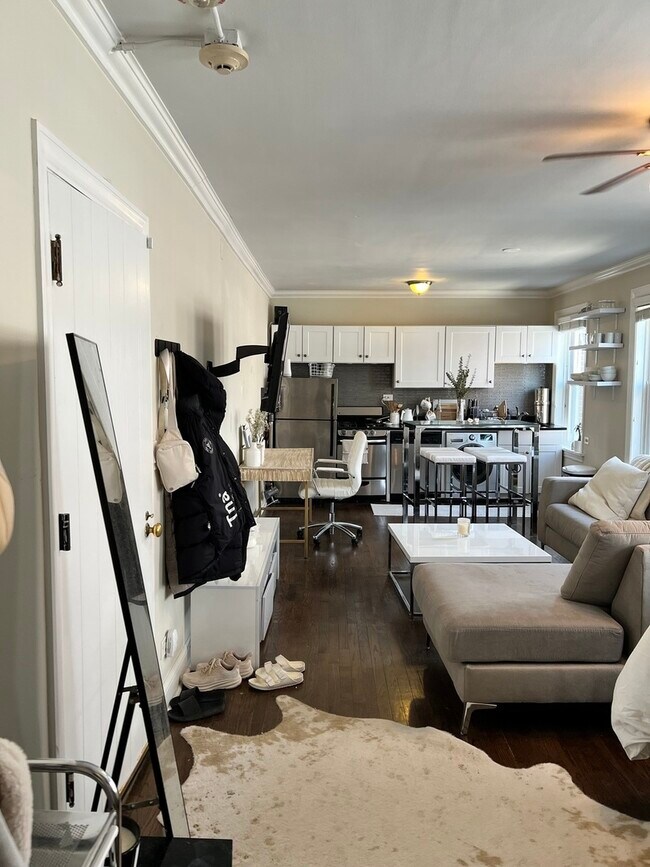 Building Photo - 918 Green Bay Rd