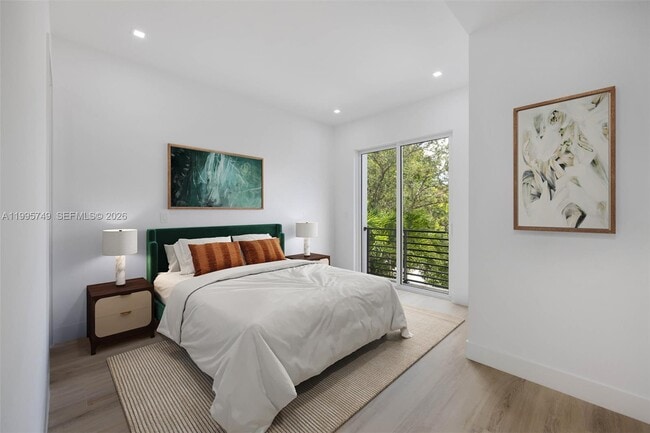 Building Photo - 3162 Plaza St