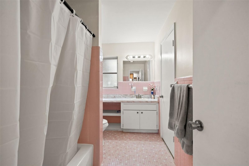 Building Photo - 6422 Fairlawn St