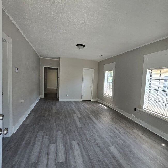 Building Photo - 858 Alaska St