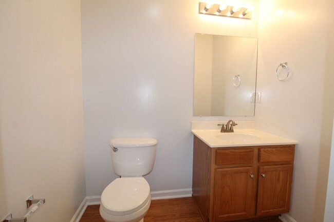 Building Photo - 865 Camelot Ln