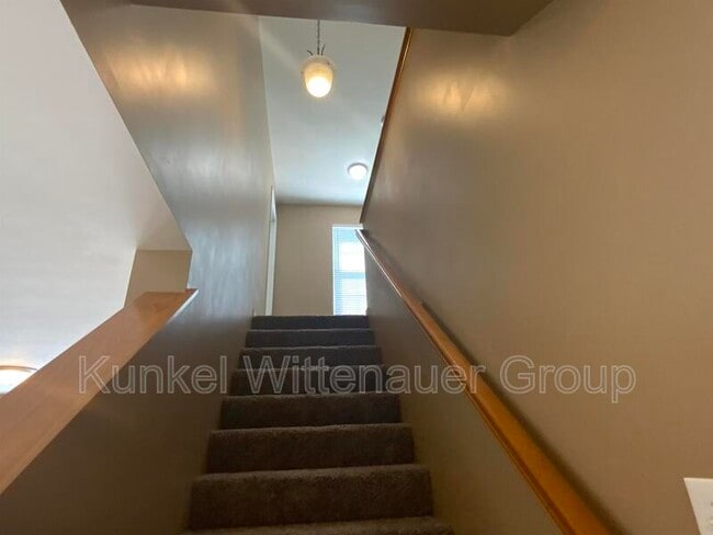 Building Photo - 2437 Larchmont Dr