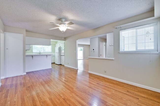 Building Photo - 1341-1343 Kingfisher Way