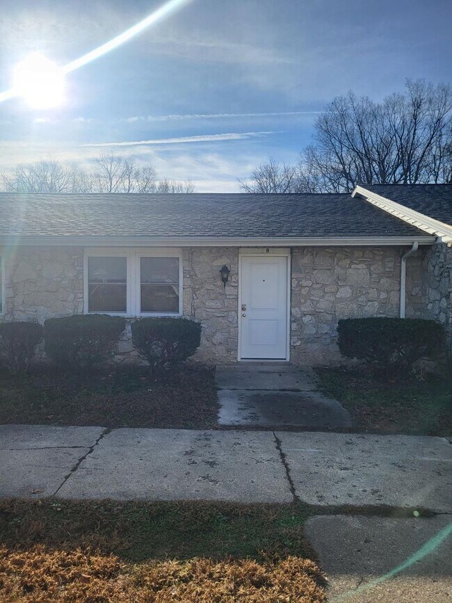 Building Photo - *Newly Renovated* Premium Style 2-Bedroom Apartment Home