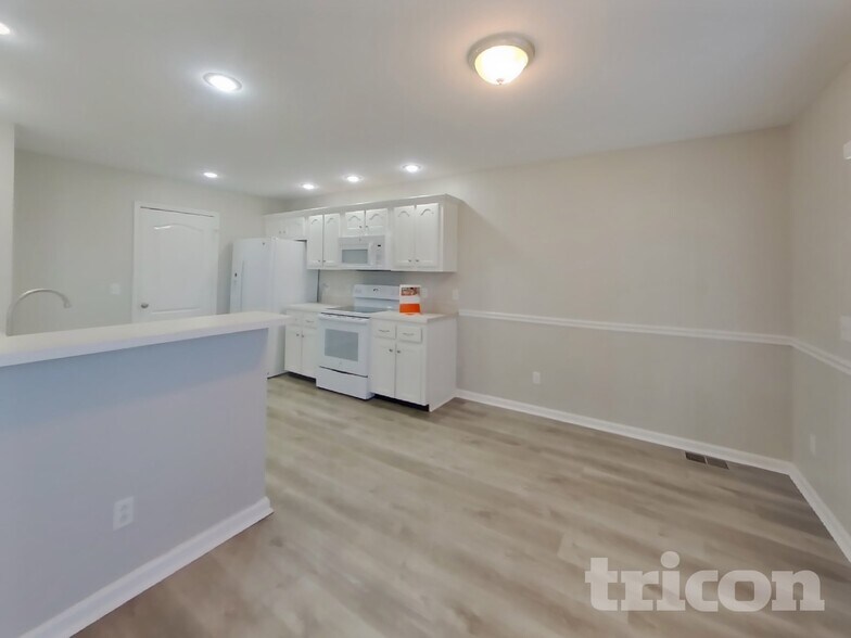 Building Photo - 505 Arabian Ln