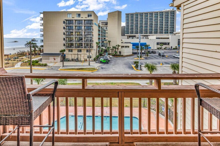 Building Photo - 202 75th Ave N