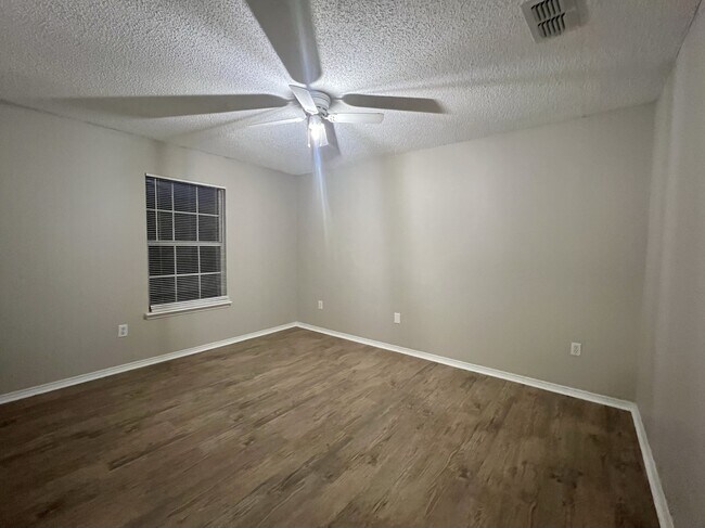 Building Photo - 6542 88th St