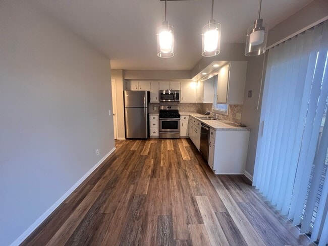 Building Photo - Four Bedroom Duplex in Jenison!