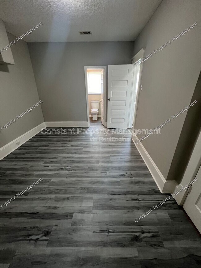 Building Photo - 495 Pittman St