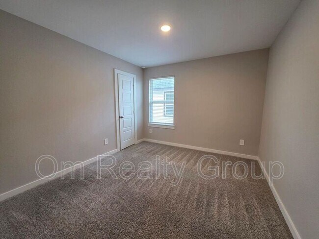 Building Photo - 1131 Hughes Crossing Dr