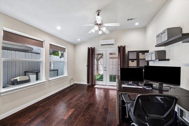 Building Photo - 2802 White Sands Dr