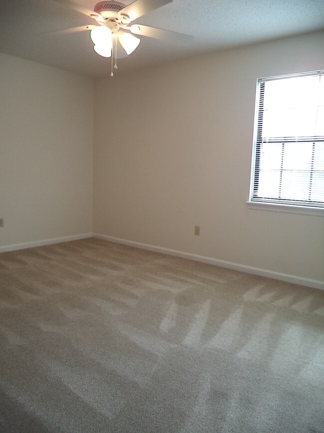 Building Photo - Hidden Lake Acres