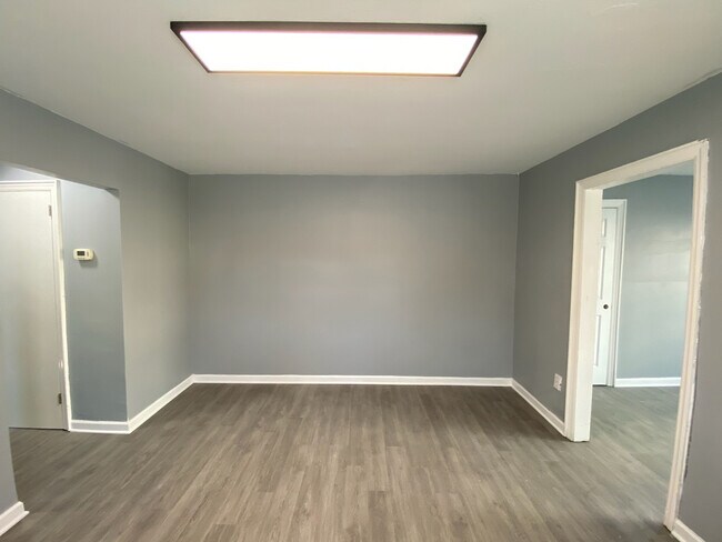 Building Photo - 306 Clifton Ave