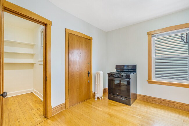 Building Photo - 2536 N Lavergne Ave