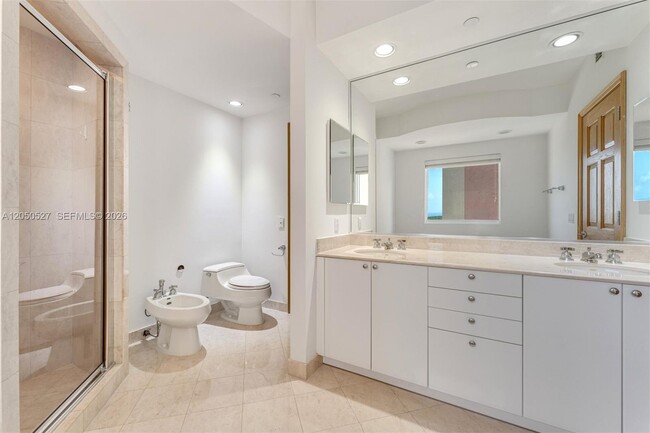 Building Photo - 785 Crandon Blvd
