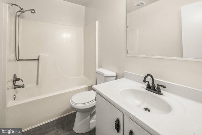 Building Photo - 7637 Seans Terrace
