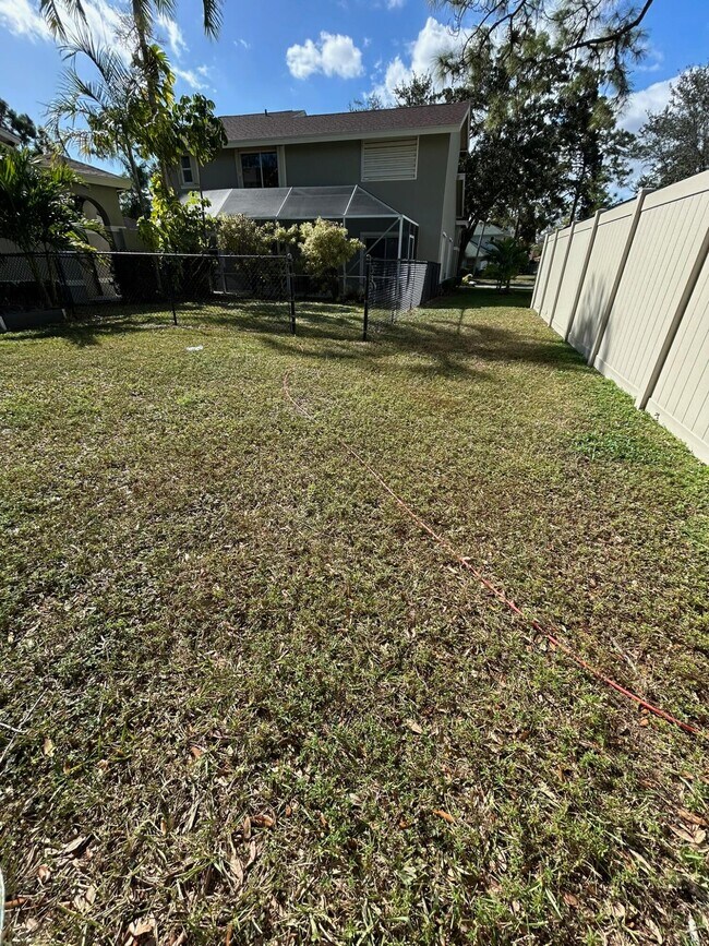 Building Photo - 1136 Staghorn St