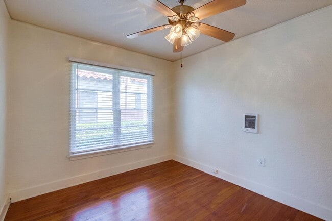 Building Photo - Spanish Craftsman Garden Apartments Bankers Hill