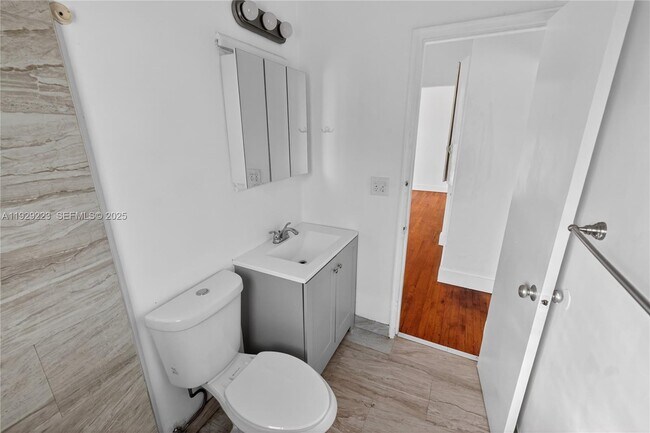 Building Photo - 1135 Marseille Dr