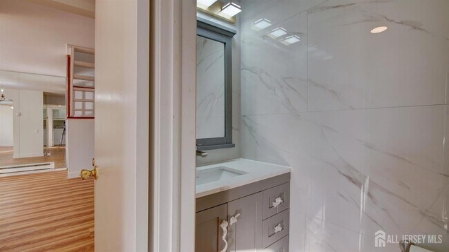 Building Photo - 368 Metuchen Dr