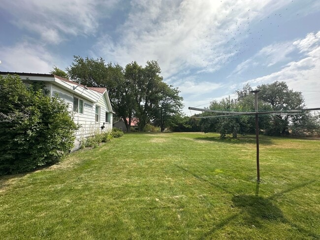 Building Photo - Super Cute 2 Bedroom, 1 Bathroom Country Home