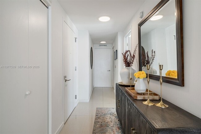 Building Photo - 460 NE 28th St