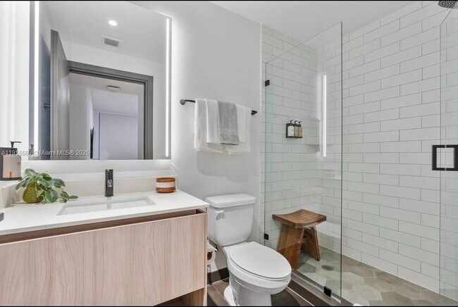 Building Photo - 398 NE 5th St