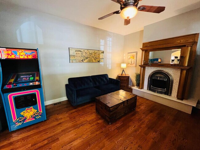 Building Photo - 3209 W Fairview Pl