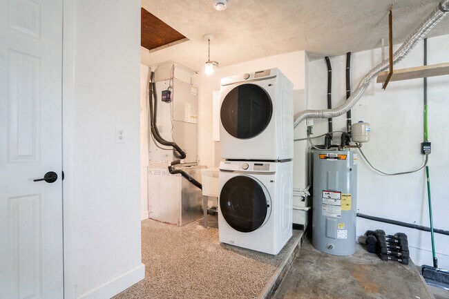 Building Photo - 3536 Belle Vista Dr E