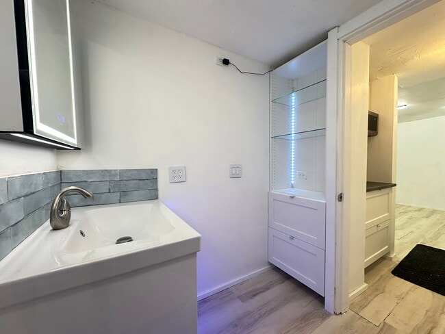 Building Photo - 2 Narragansett Ave