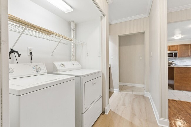 Building Photo - Water Views, Hampton, 3 bed 2.5 bath Ready Now!