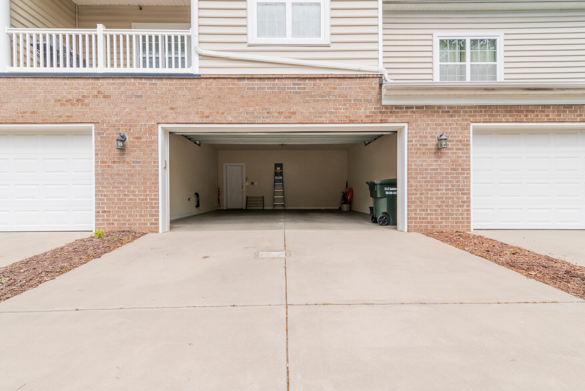 two car garage - 15403 Barossa Valley St