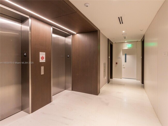 Building Photo - 300 Biscayne Blvd Way