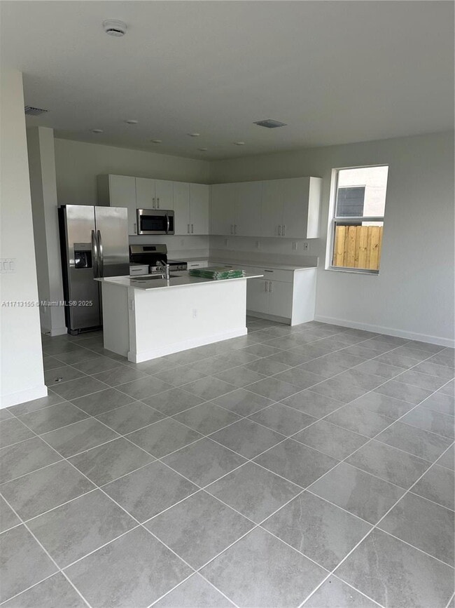 Building Photo - 2430 SE 24th St