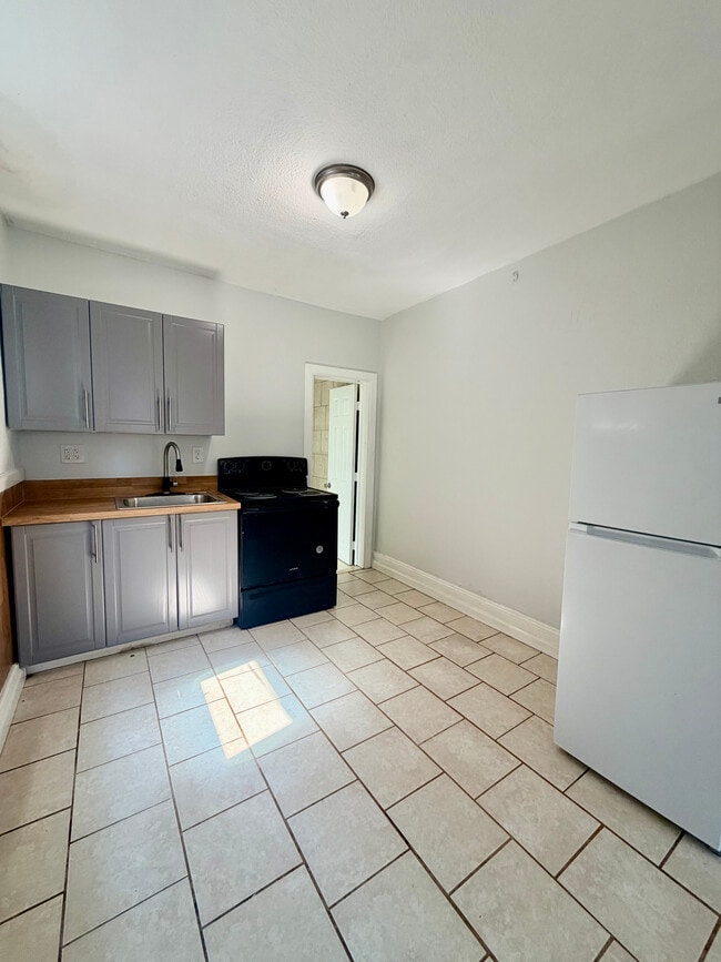 Building Photo - 1514 Arrott St
