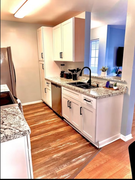 Building Photo - 2258 Huntingdon Dr