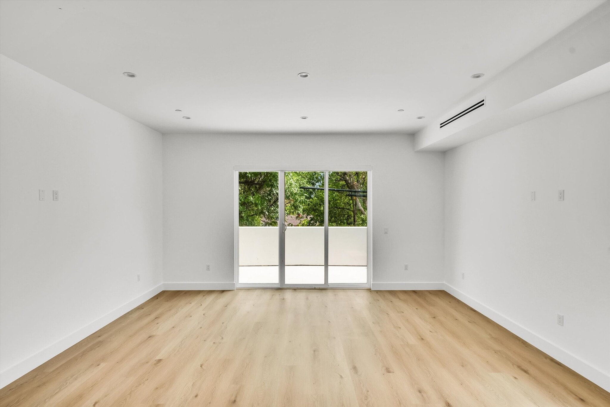 Building Photo - 5022 Cahuenga Blvd