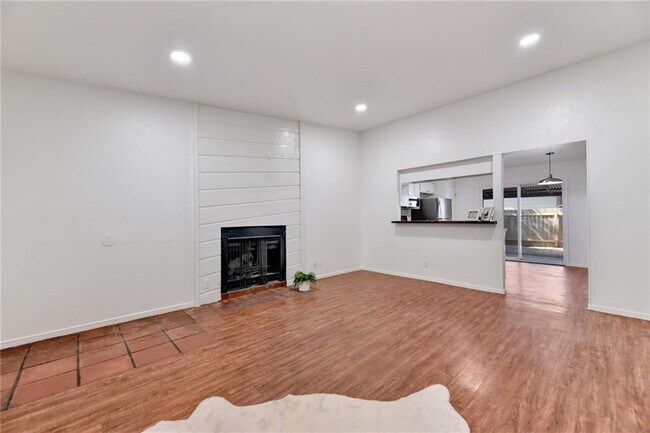 Building Photo - 11904 Broad Oaks Dr