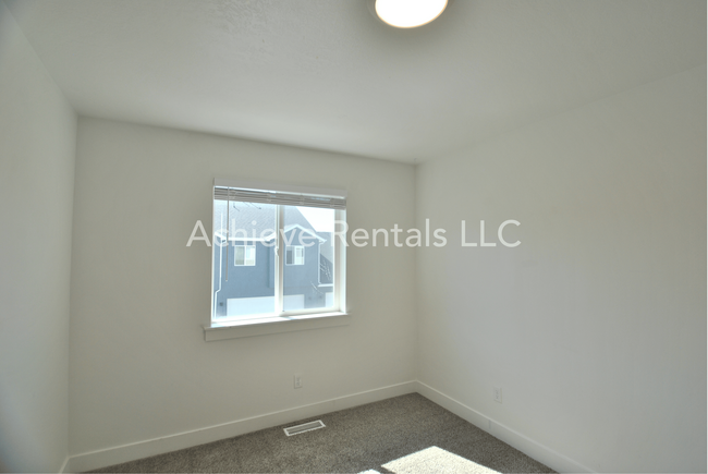 Building Photo - 1183 W 1820 S
