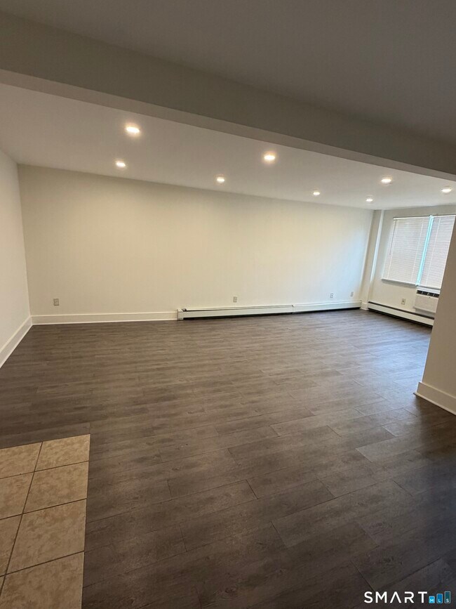 Building Photo - 70 Farmington Ave