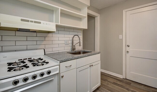 Building Photo - 1692 Bryden Rd