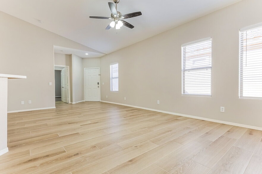 Building Photo - 2741 N Kenton