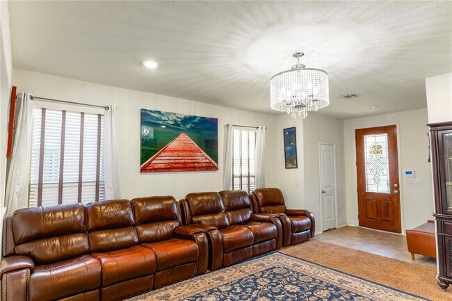 Building Photo - 606 Screech Owl Dr