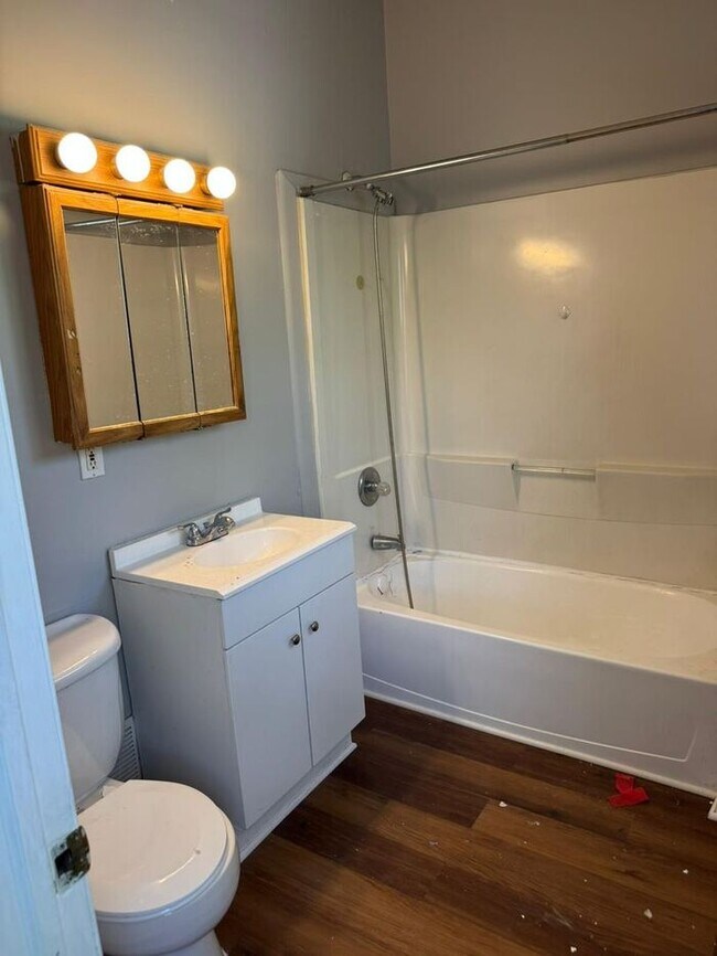 Building Photo - Detached Garage- 2 bathrooms - Section 8 Accepted !