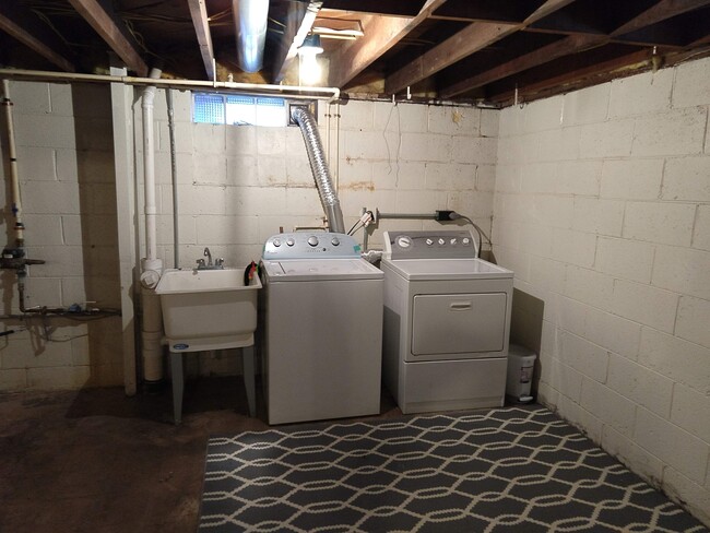 Open basement with laundry - 1313 State St