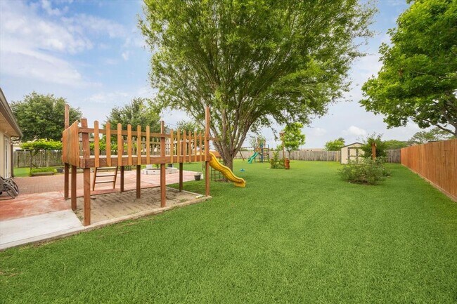 Building Photo - 3402 Fox Ct