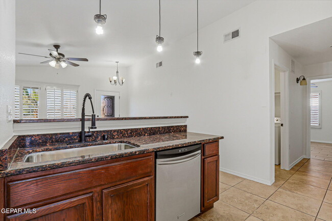 Building Photo - 14350 S Cave Ave