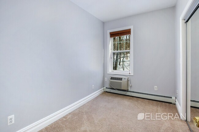 Building Photo - 376 Nodine St
